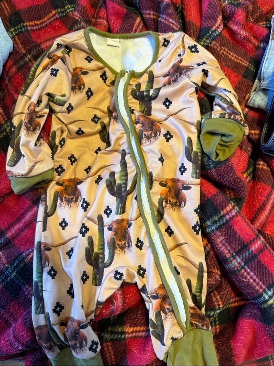 Other - Kids One-Piece Cactus & Longhorn Print Sleeper - Olive Trim